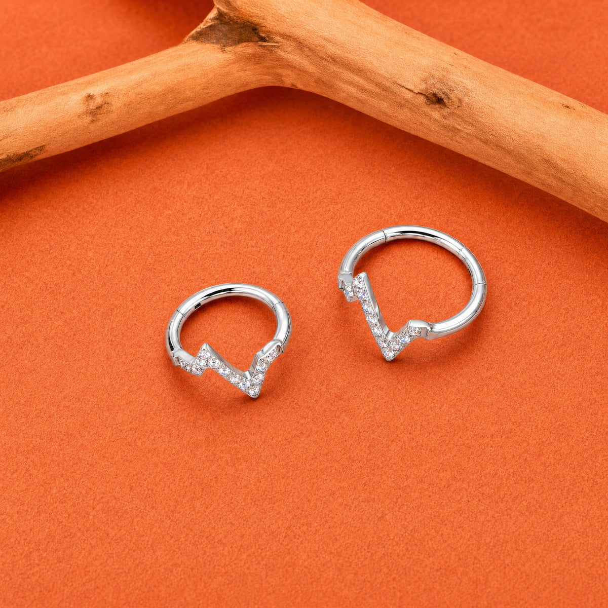 ZOOR ASTM F136 G23 Titanium Anodized Lightning Shape Clear CZ Hinged Clicker Hoop Septum Daith Helix Cartilage Piercing Jewelry